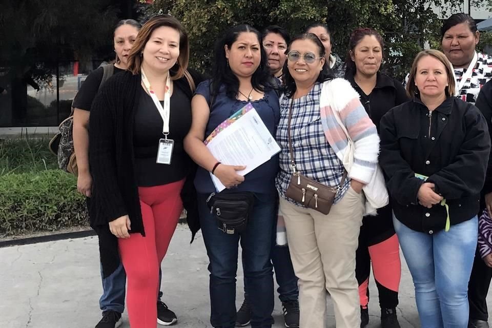 Vecinos de Arvento acudieron al Ayuntamiento de Tlajomulco por la falta de agua en su fraccionamiento.