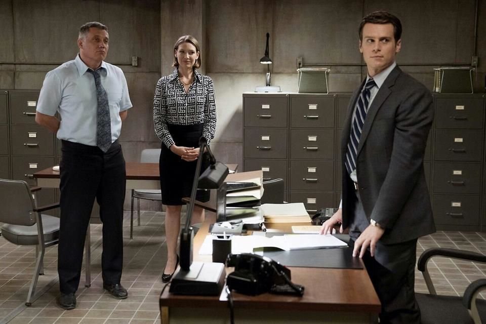 Netflix liberó los contratos de los actores de 'Mindhunter' porque sintió que no era justo evitar que buscaran otro trabajo mientras la serie está en pausa.