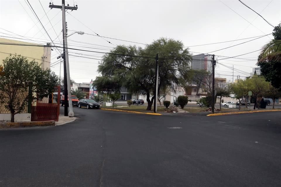 La Colonia Burócratas está en el cuadrante comprendido entre las avenidas Gonzalitos, Paseo de los Leones, Ruiz Cortines y Raúl Rangel Frías.