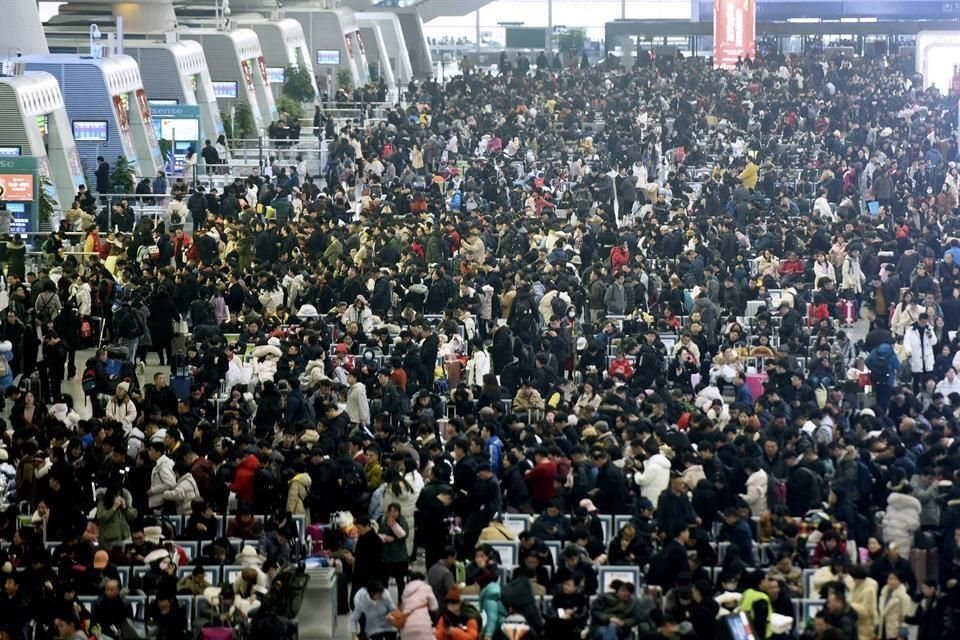 Población total de la parte continental de China superó los mil 400 millones de personas a finales de 2019.