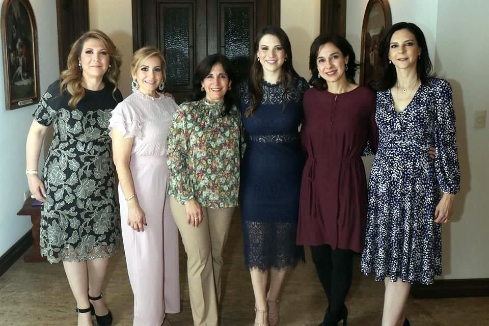 Isabel Cantú de González, Pilar Pliego de Díaz, María Elena Fernández de Coronado, la novia, Claudia Castillo de Herrera y Marisa Argüello de Lagüera