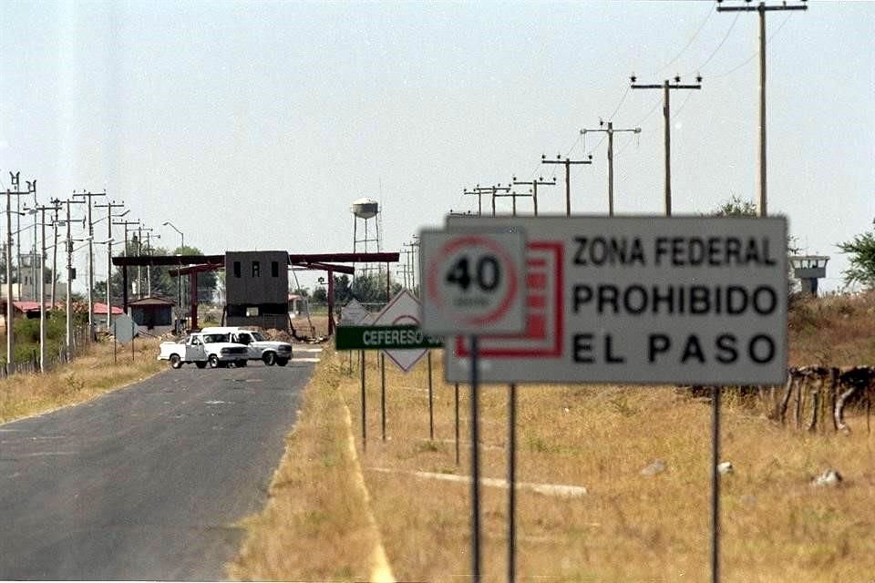 Retén en la entrada de Puente Grande después de la fuga 'El Chapo'.