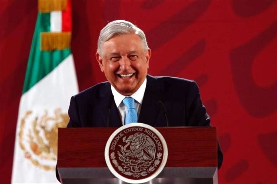 El Presidente Andrés Manuel López Obrador se rio por los memes del avión presidencial y descartó que la rifa sea una ocurrencia.