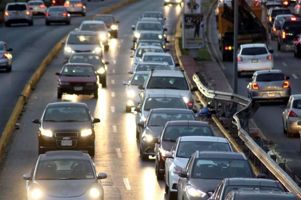 Así quedó el barandal tras el accidente y nadie lo reparó.