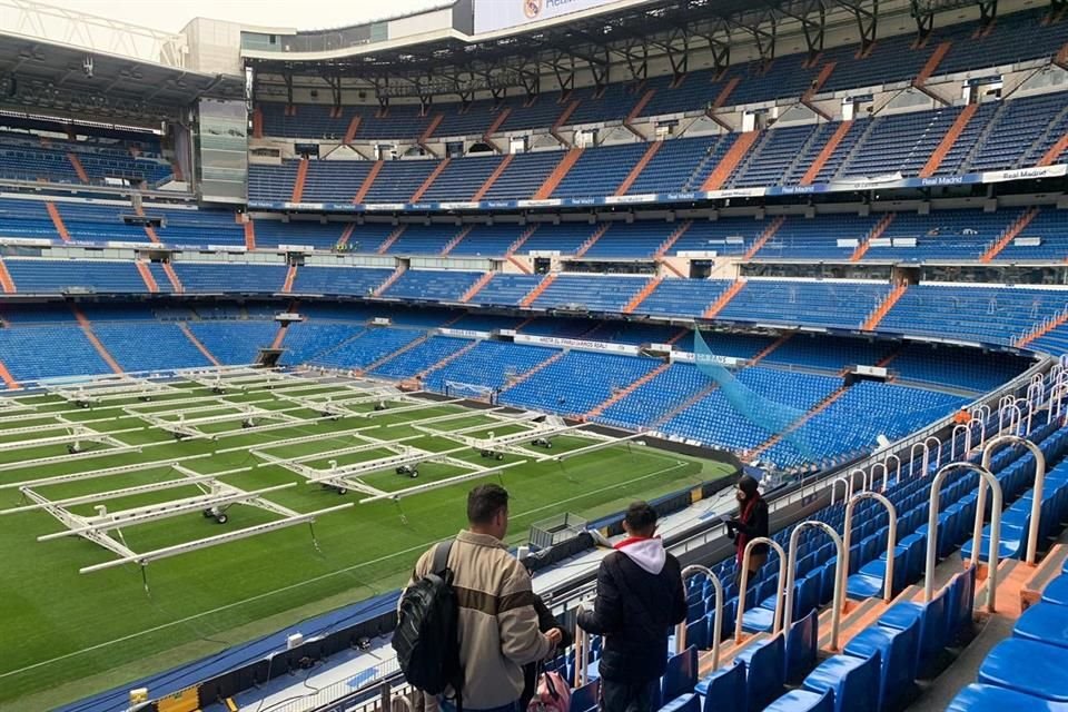 También hay que tomar un tour por el estadio Estadio Santiago Bernabéu.