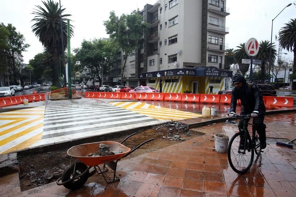 En la glorieta SCOP se colocó un reductor de velocidad y un paso peatonal seguro.