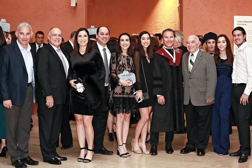Gerardo Bueno, Ramón Peniche, Ale Bueno, Adrián Maldonado, Lucy de Maldonado, Victoria Maldonado, Gonzalo Bueno, Gerardo Bueno, Lucila Maldonado, Mauricio Wapinski, Janet Schwarz y Sebastián Cervantes