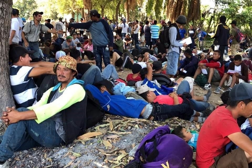 Los extranjeros se internaron esta mañana a territorio mexicano por el río Suchiate.
