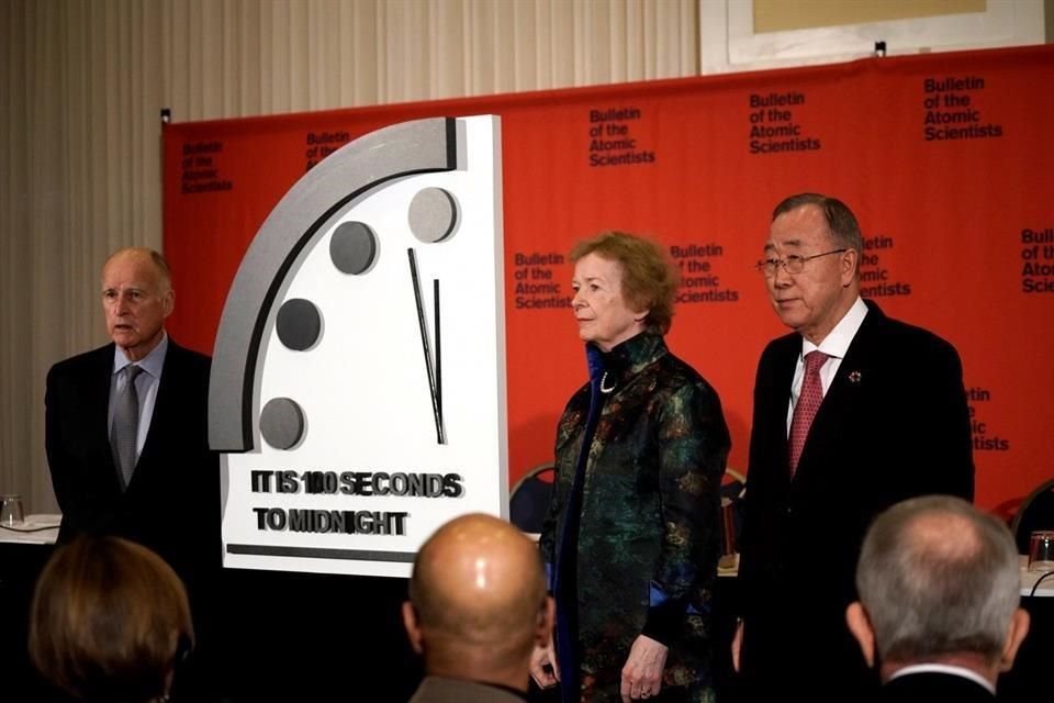 El llamado 'Reloj del Apocalipsis' fue ajustado por un grupo de especialistas para llamar atención sobre cercanía de una catástrofe mundial.