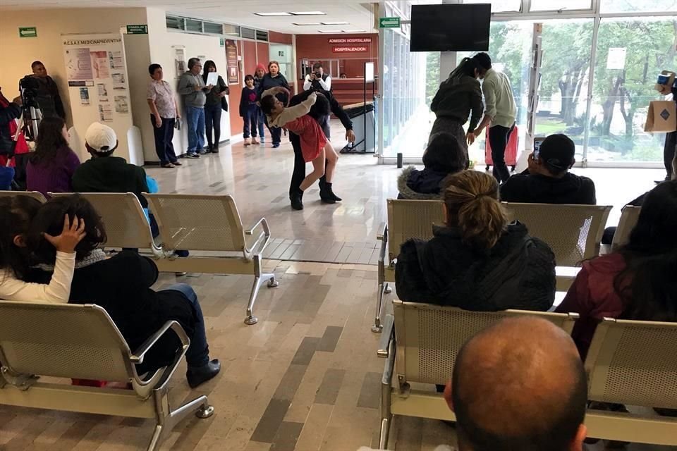 Los bailarines se presentaron en el Hospital Central Sur de Alta Especialidad Pemex-Picacho.