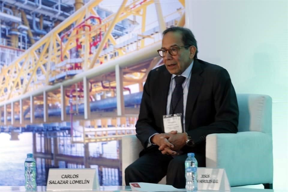 Carlos Salazar Lomelin, presidente del CCE, forma parte del Consejo de Administración de BBVA México desde 2005, y actualmente se desempeña como consejero propietario. 