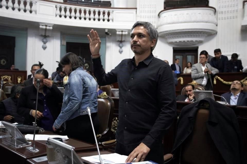 El vicecoordinador de Morena, José Luis Rodríguez, presentó la propuesta.