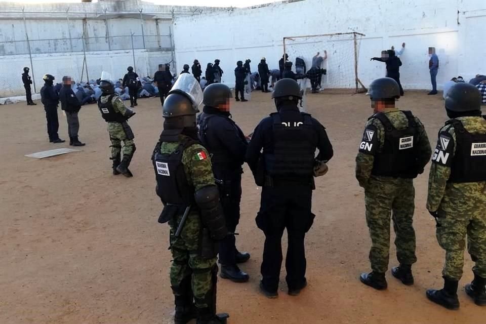 Tras un fuerte operativo de seguridad, elementos de la Guardia Nacional, de Tamaulipas y el Ejército catearon el penal de Nuevo Laredo y trasladaron a siete internos a reclusorios federales.