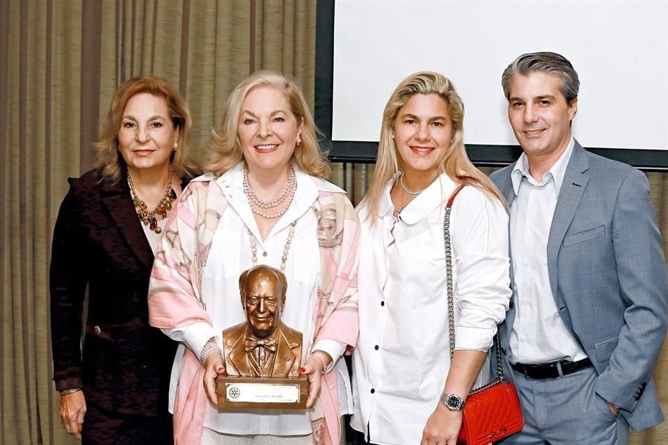 Blanca Melo de Sotomayor, Liliana Melo de Sada, Liliana Sada de Ibarra y Ernesto Ibarra