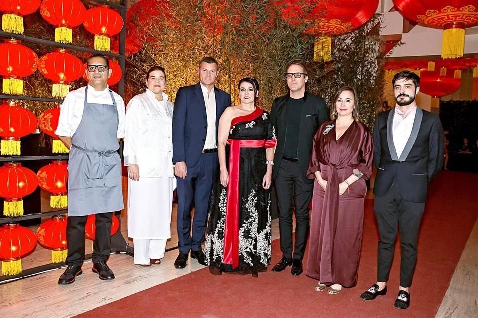 Érick García Quesada, Sonya Santos, Brandon Milmo, Taiyana Pimentel, Mauricio Lobeira, Verónica González Casas y Rodrigo Peñafiel