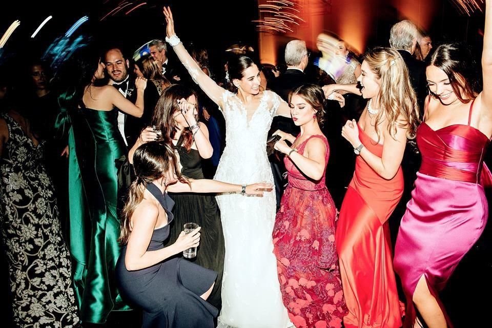 Mariana con un grupo amigas.