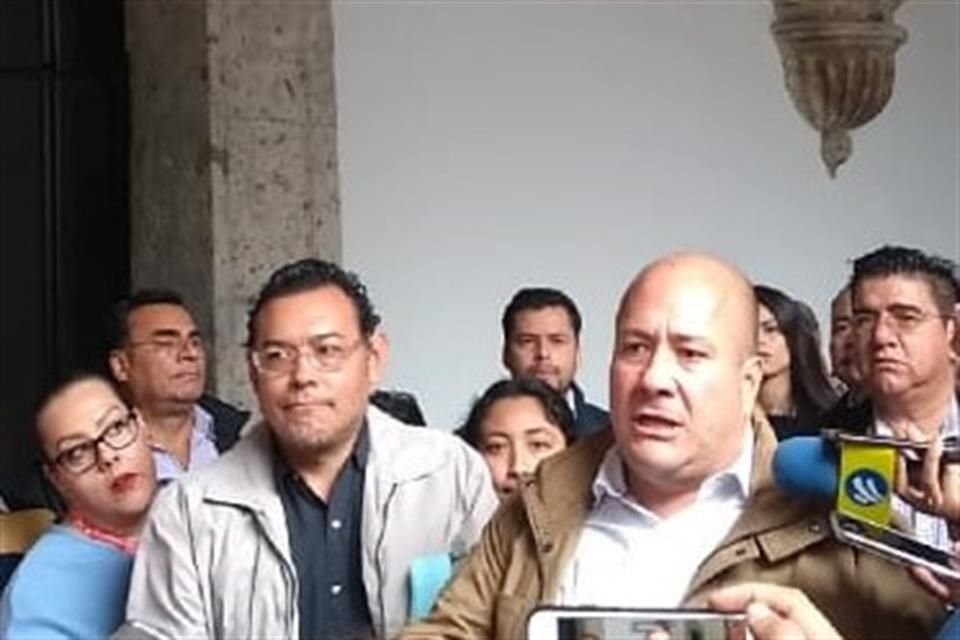 El Gobernador de Jalisco informó a familiares de pacientes con cáncer, que les darán los fármacos que necesitan... pero solo por dos meses.