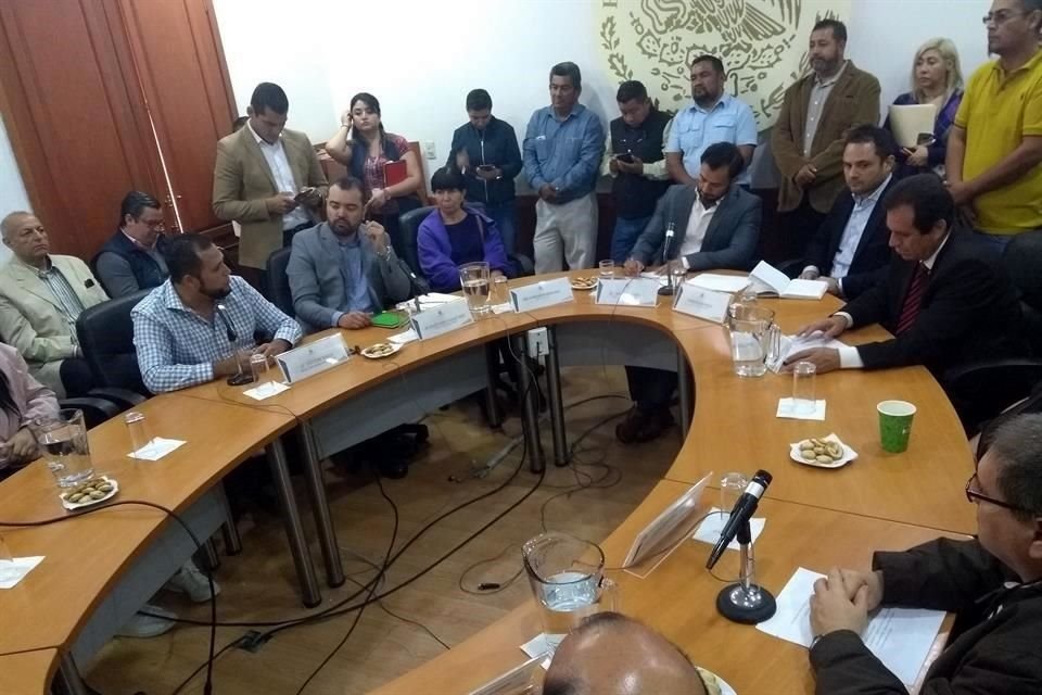 Los presentes quedaron muy moletos con la ausencia de Magaña.