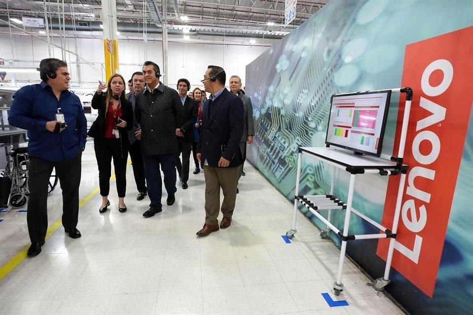 El Gobernador de Nuevo León, Jaime Rodríguez Calderóm, asistió a la presentación de la planta de Lenovo  en Apodaca.