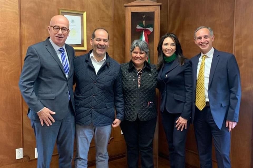 Tras salir de una reunión en la Secretaría de Salud (Ssa), el Gobernador de Aguascalientes, Martín Orozco, informó que acordaron unirse al modelo de salud del Insabi y tener acceso a los recursos.