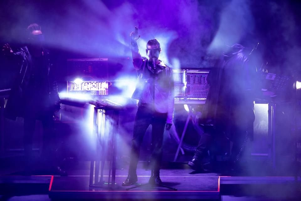 En la segunda parte de su show, los integrantes destacaron 'Manto Estelar', 'Ni Tu Ni Nadie', 'En Qué Momento y 'No Puedo Estar sin Ti'.