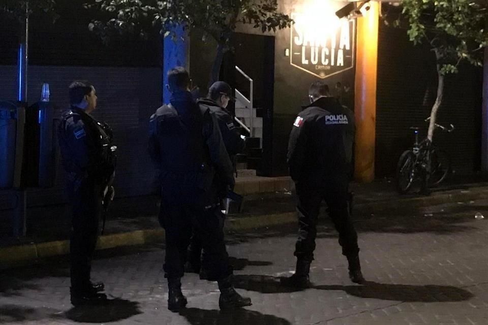 Los uniformados llegaron al lugar a las 5:00 horas de este sábado.