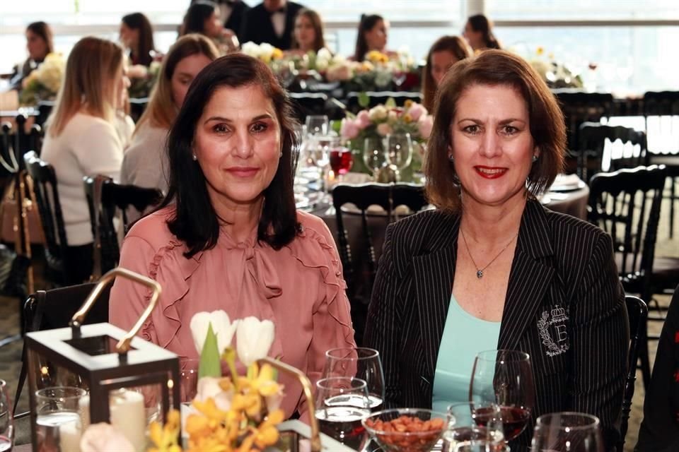 Magdalena Guerra de Garza y Beatriz Gonzalez Aréchiga de Hinojosa