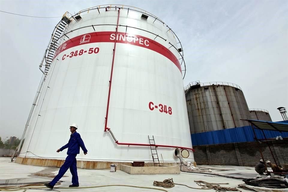 La petrolera china Sinopec ha recortado 12 por ciento su producción.