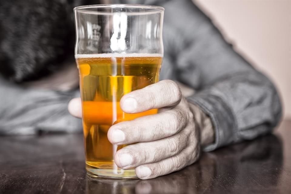 Los códigos QR estarían en marbetes de las bebidas alcohólicas.
