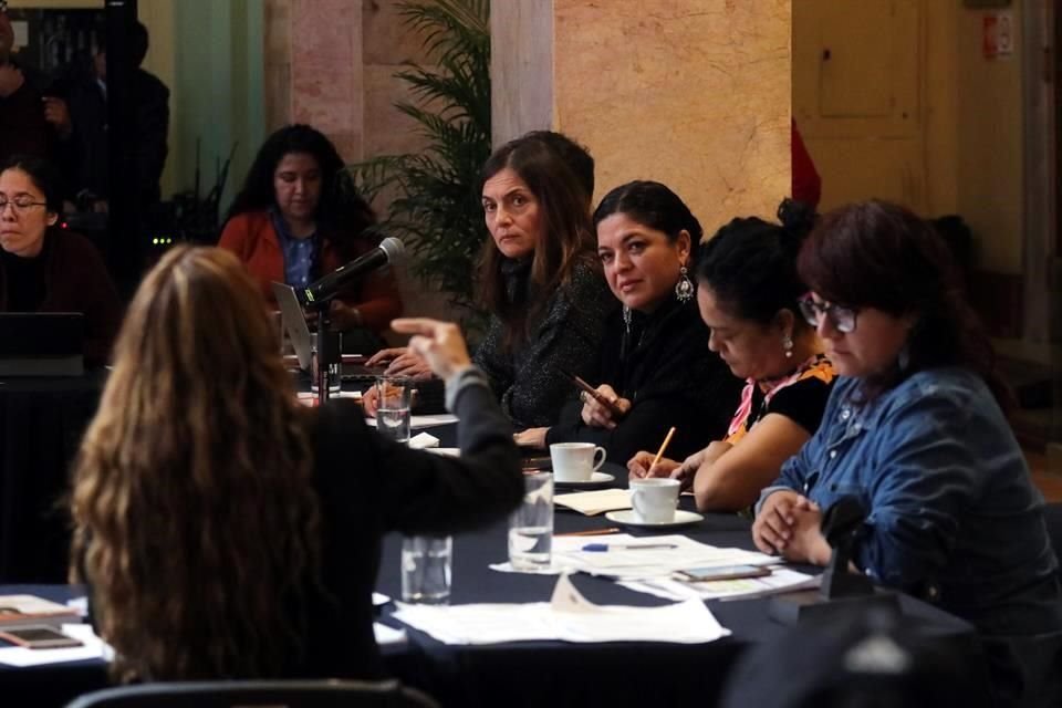 Aspecto de la reunión entre la comunidad artística y autoridades de la Secretaría de Cultura.