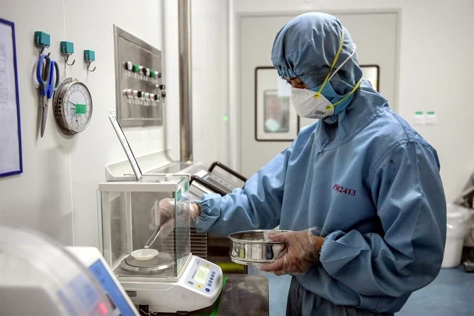 El taller de una empresa farmacéutica en Haikou ha estado trabajando las 24 horas desde 20 de enero para garantizar suministro de medicinas durante el combate contra el brote del nuevo coronavirus.