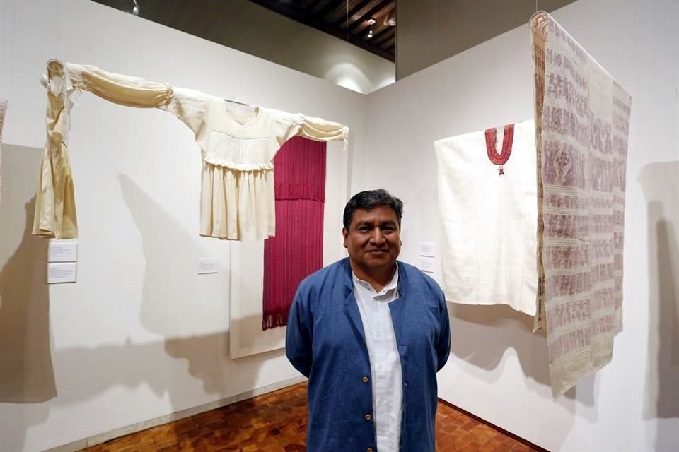 Mestas Revilla inició un proyecto de profesionalización del arte de tejer e hilar, a través de una empresa cultural para integrar a hombres y mujeres de las ocho regiones de Oaxaca.
