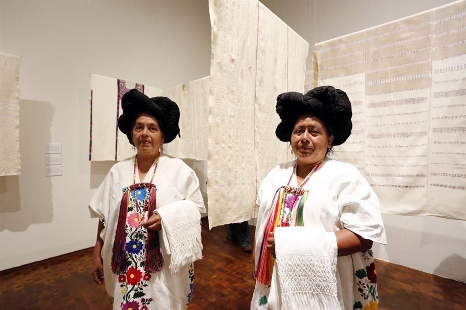 En su proyecto participan más de 300 maestros artesanos, en su mayoría, mujeres.