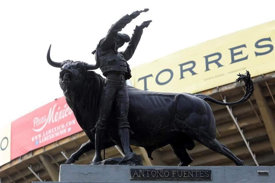 Antonio Fuentes, uno de los toreros españoles cuya historia se convirtió en bronce en esta escultura, que se ubica en la calle de Carolina.