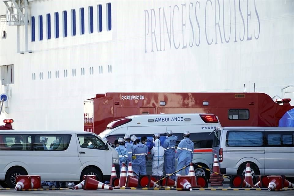 Japón informó que 10 personas más a bordo de crucero en Yokohama dieron positivo a coronavirus por lo que cifra de casos sube a 20.