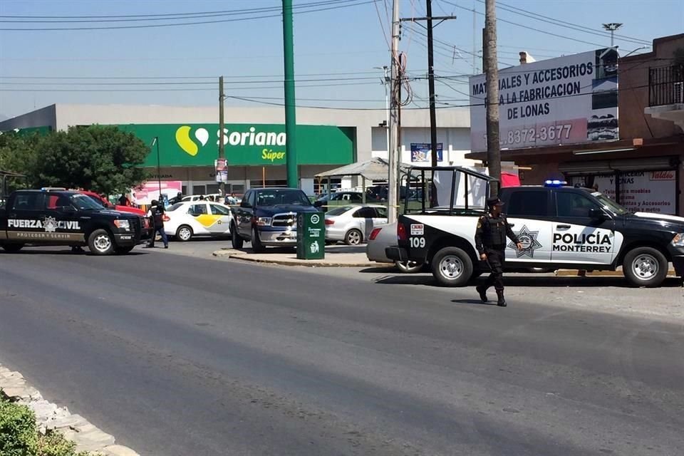 Autoridades subían por las azoteas en busca de los hombres, de quienes no se ha informado si han sido localizados.