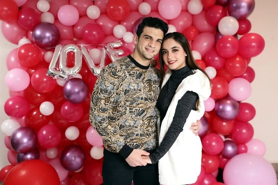 Kevin Dávila y Nayelli Cabello