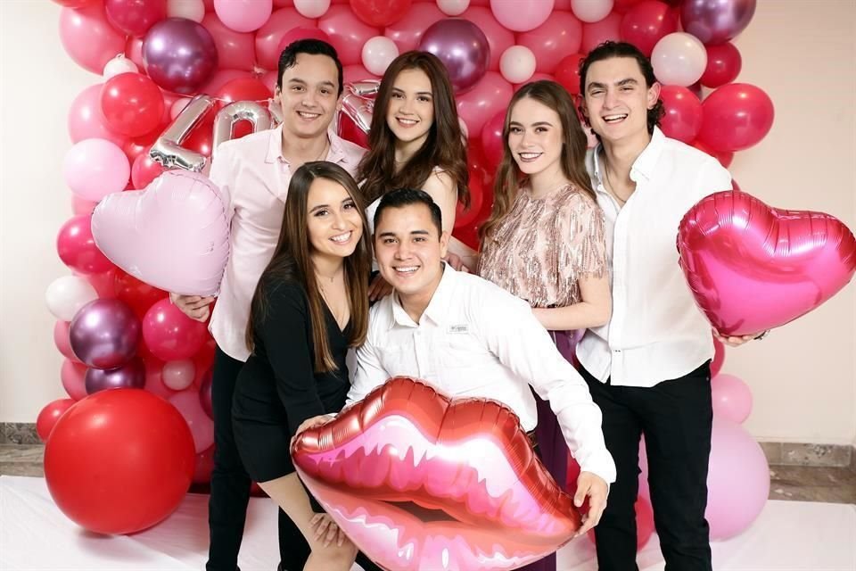 Patricio Hinojosa, Natalia Villarreal, Andrea de los Santos, Ricky Oziel, Abril Sánchez y Paco García