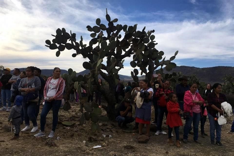 Asistentes al mitin de López Obrador en Tierra Blanca, Guanajuato.