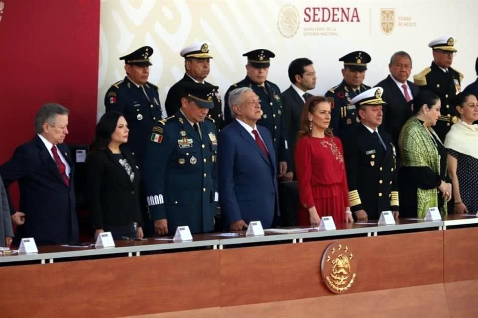 El Presidente AMLO encabeza la ceremonia de honor por el 107 aniversario de la 'Marcha de la Lealtad', en el Castillo de Chapultepec.