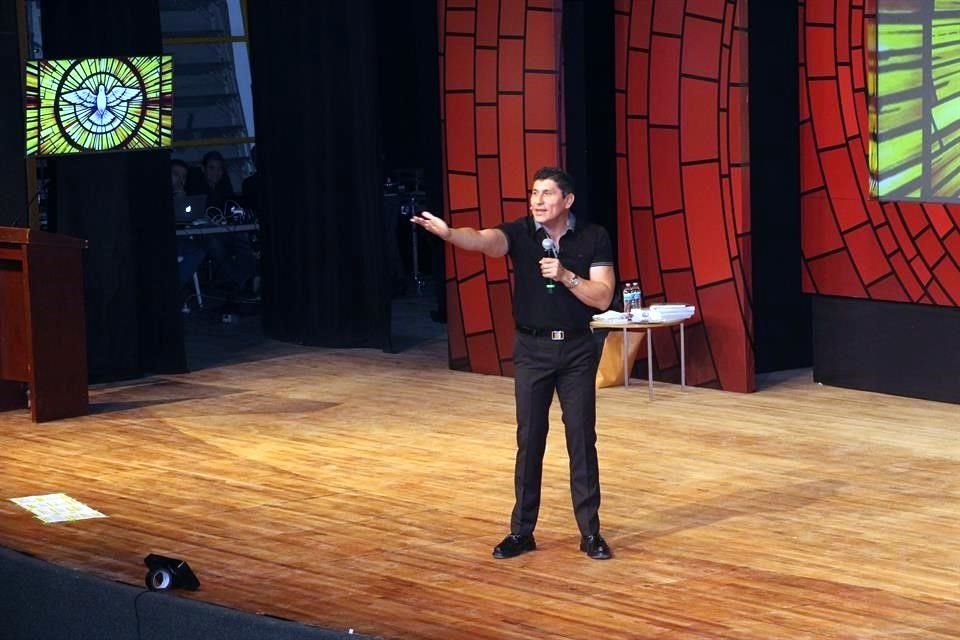 César Lozano