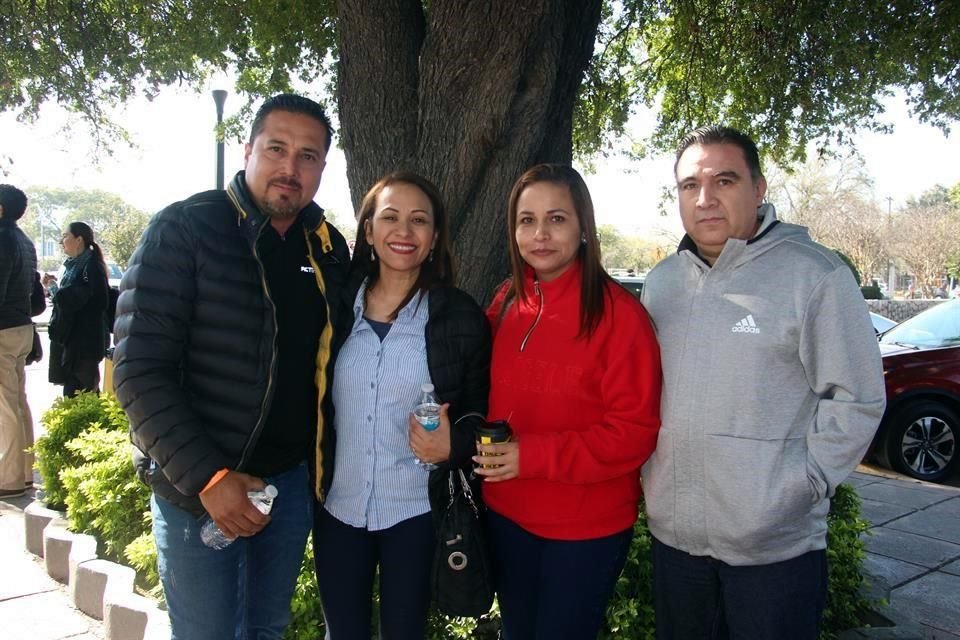 Luis Luna, Juany Vázquez de Luna, Marisol Zárate de Flores y Oscar Flores