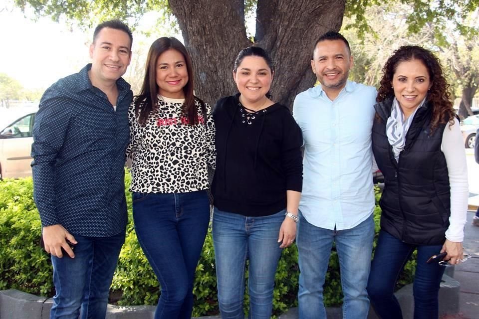 Iván Rodríguez, Malú Lucio de Rodríguez, Sarahí Valdez, Daniel Montoya y Susana de Montoya
