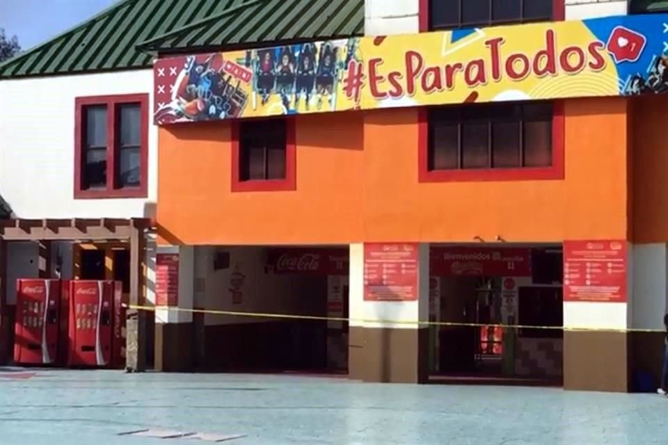Los hechos fueron reportados a las 15:50 horas, en el interior del parque de diversiones ubicado en la Avenida Pablo Livas antes de la intersección con Eloy Cavazos.