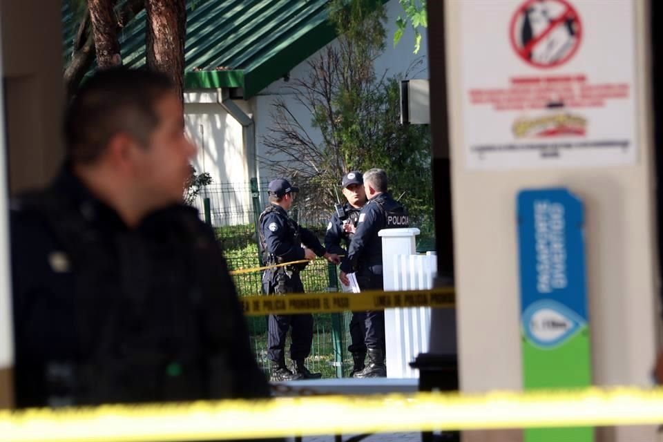 Una fuente detalló que a un lado del cadáver se localizaron cuatro casquillos de arma corta.