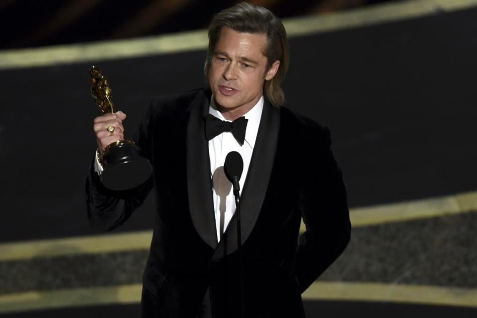 Brad Pitt recibió se impuso como Mejor Actor de Reparto por actuación en la cinta 'Érase una vez en... Hollywood', dirigida por Quentin Tarantino.