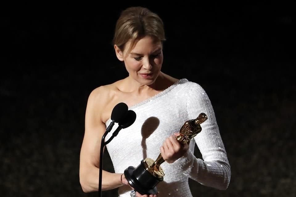 Renée Zellweger realizó una interpretación magistral de Judy Garland y le valió un Óscar a Mejor Actriz.