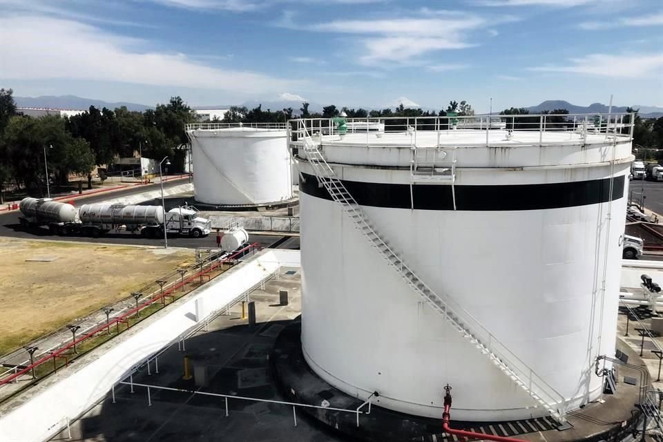 La estación de almacenamiento de combustibles ASA, ubicada en la Ciudad de México, es la más grande del País.