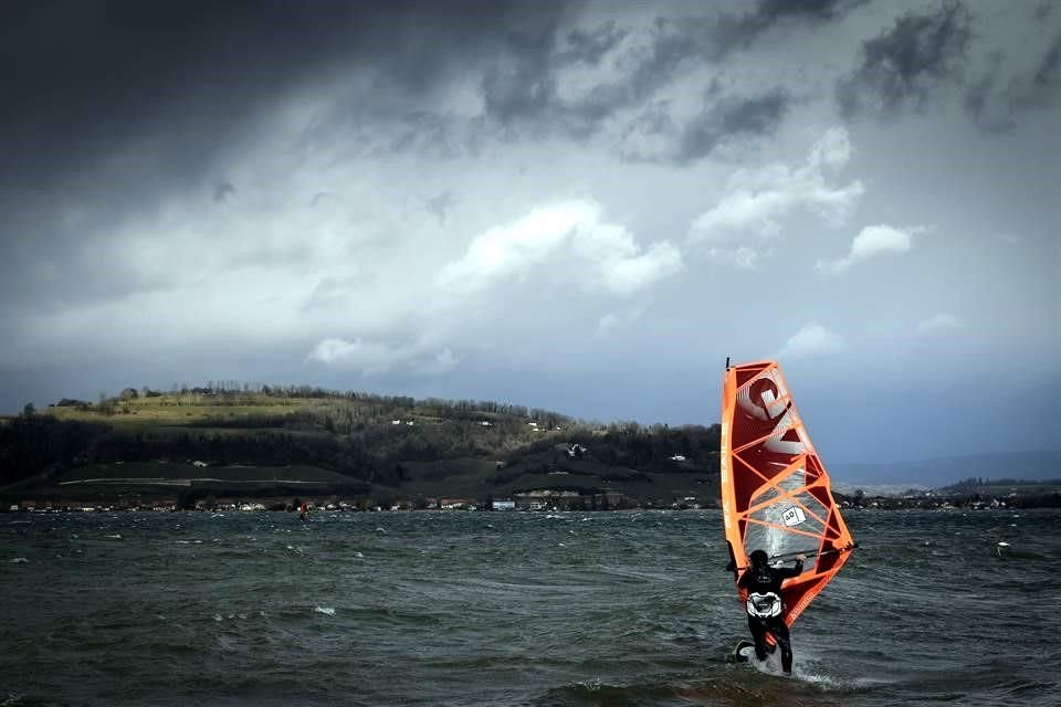 La tormenta 'Ciara' que ha azotado a países europeos ha dejado al menos 7 muertos, varios heridos y sin energía eléctrica a 150 mil hogares.