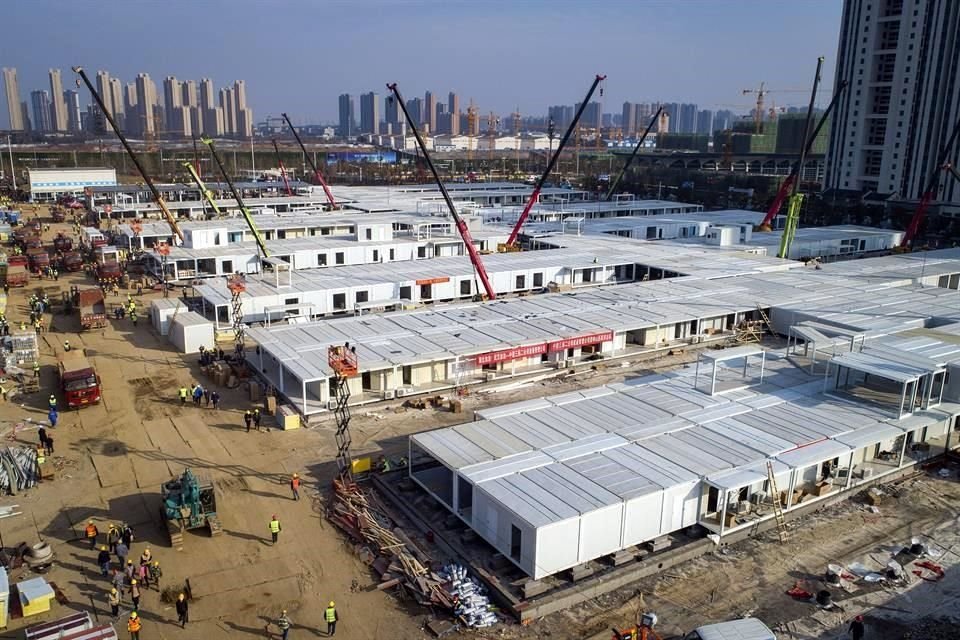 El hopital de Leishenshan de Wuhan, en la foto, usaba hasta el domingo sólo 30 camas.